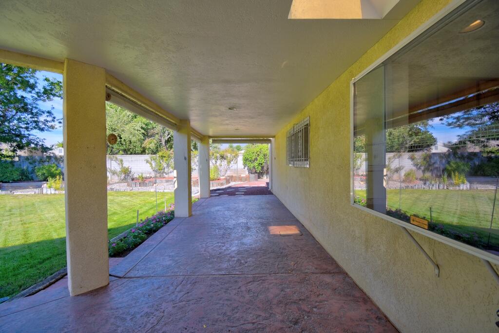 Photo 8 — 9301 Camino Del Sol NE