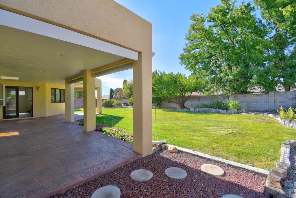 Photo 7 — 9301 Camino Del Sol NE
