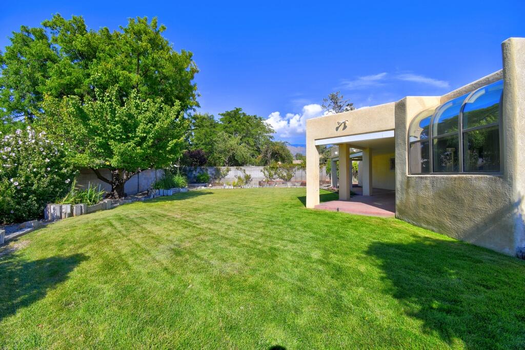 Photo 6 — 9301 Camino Del Sol NE