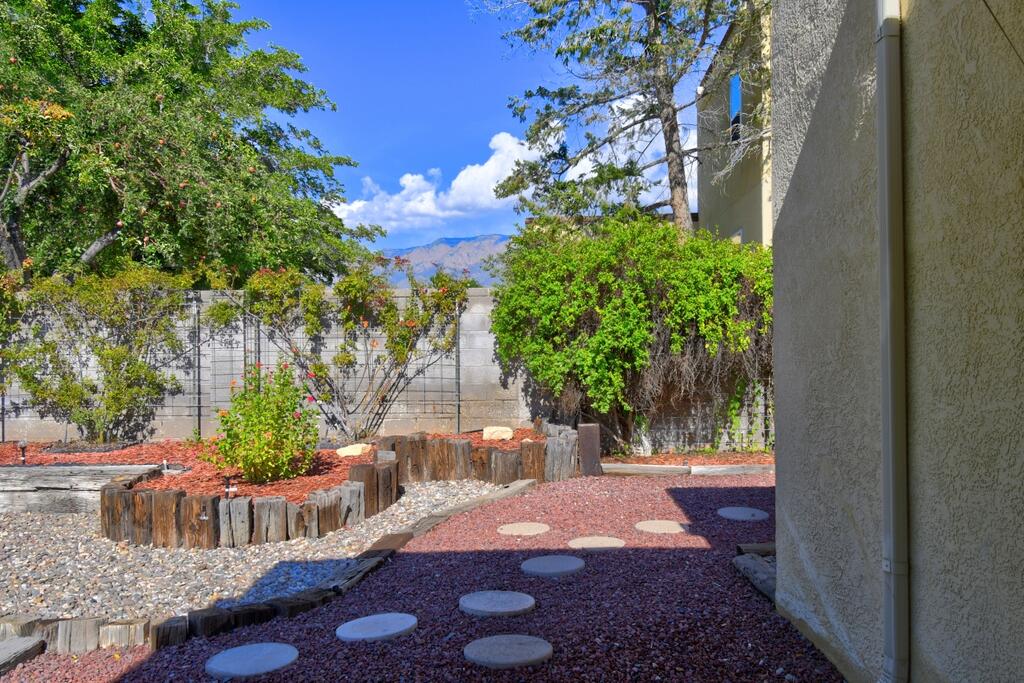 Photo 5 — 9301 Camino Del Sol NE