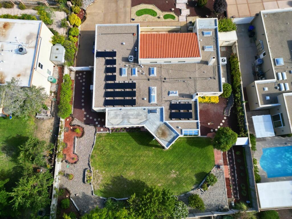 Photo 2 — 9301 Camino Del Sol NE