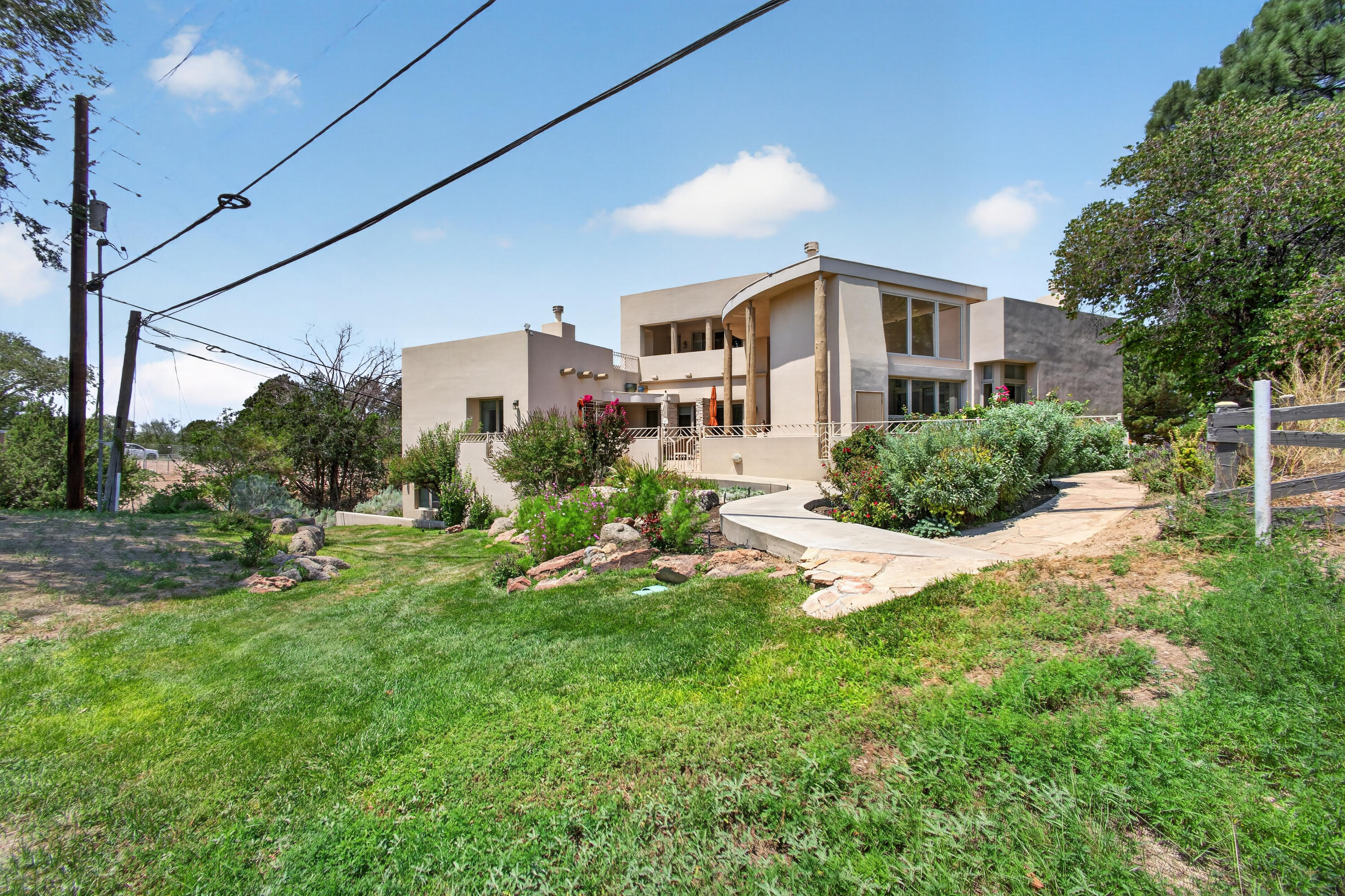 Photo 15 — 1005 Four Hills Court SE