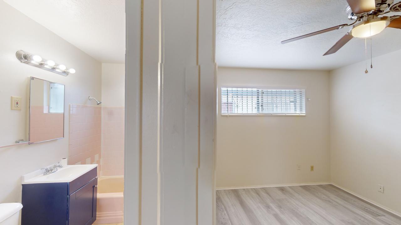 Photo 3 — 3434-3438 Thaxton Avenue SE