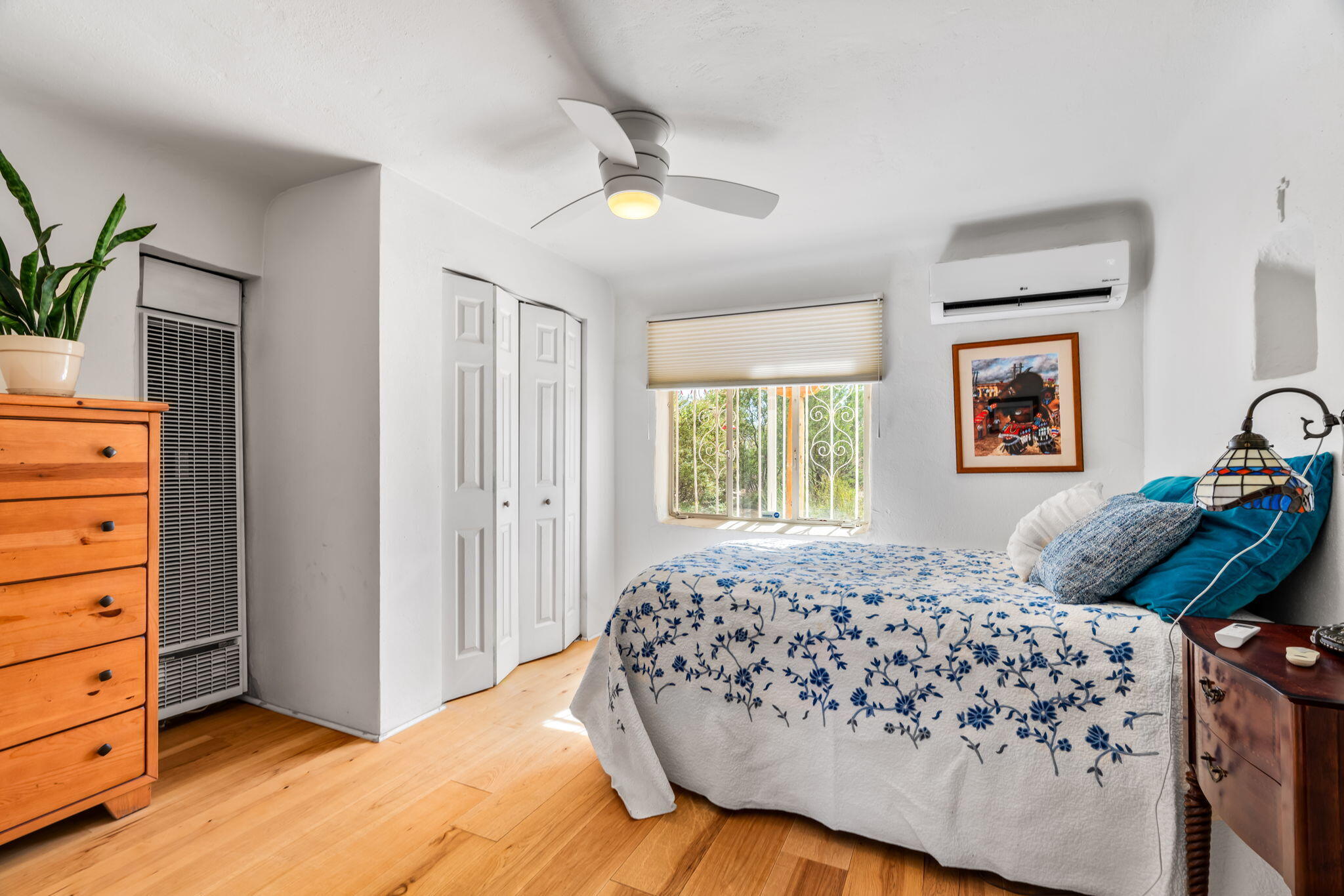 Photo 11 — 406 Atrisco Drive SW