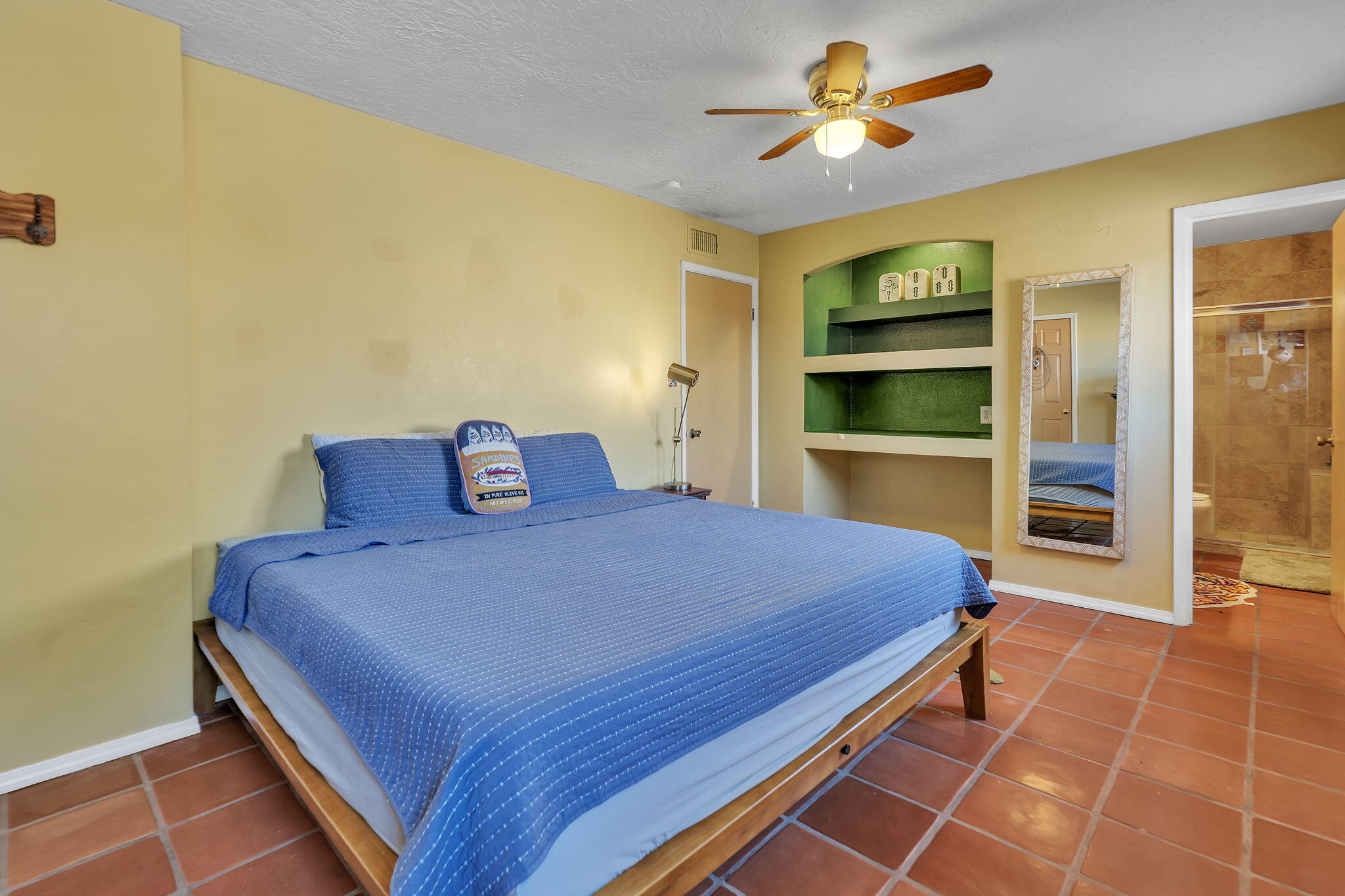 Photo 16 — 712 Tranquilino Court NE