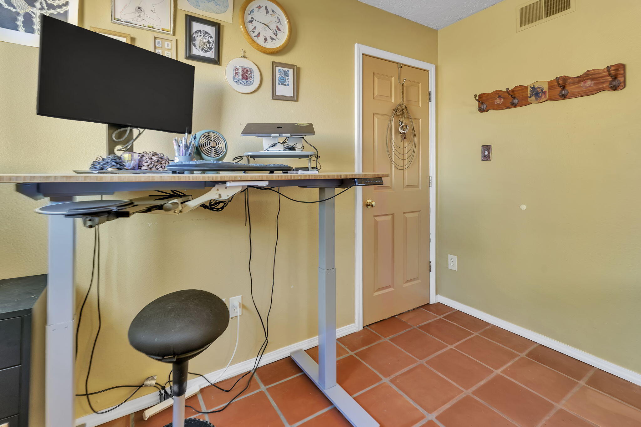 Photo 18 — 712 Tranquilino Court NE