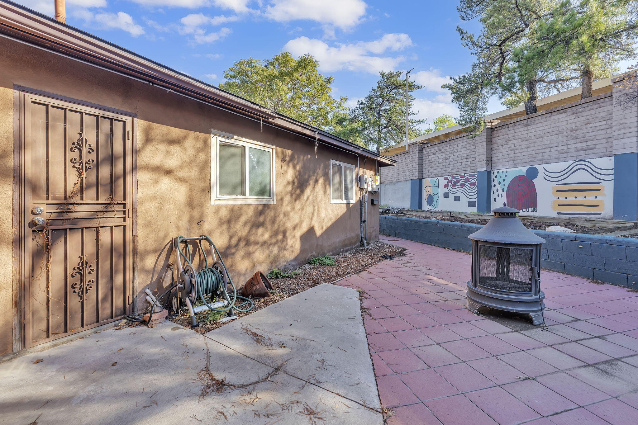 Photo 2 — 712 Tranquilino Court NE