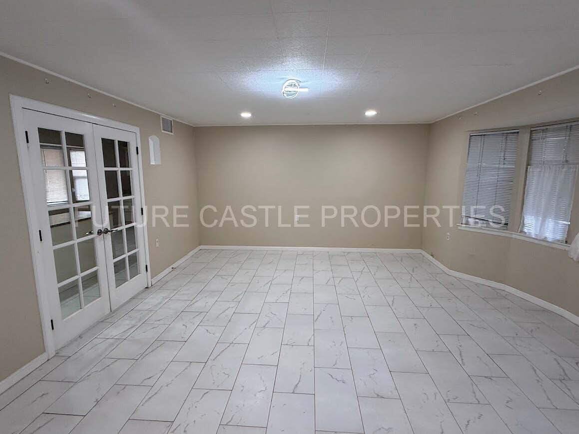 Photo 9 — 1901 Grande Boulevard SE