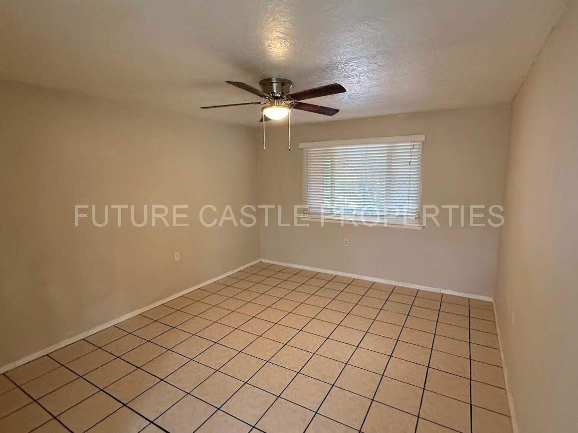Photo 8 — 1901 Grande Boulevard SE