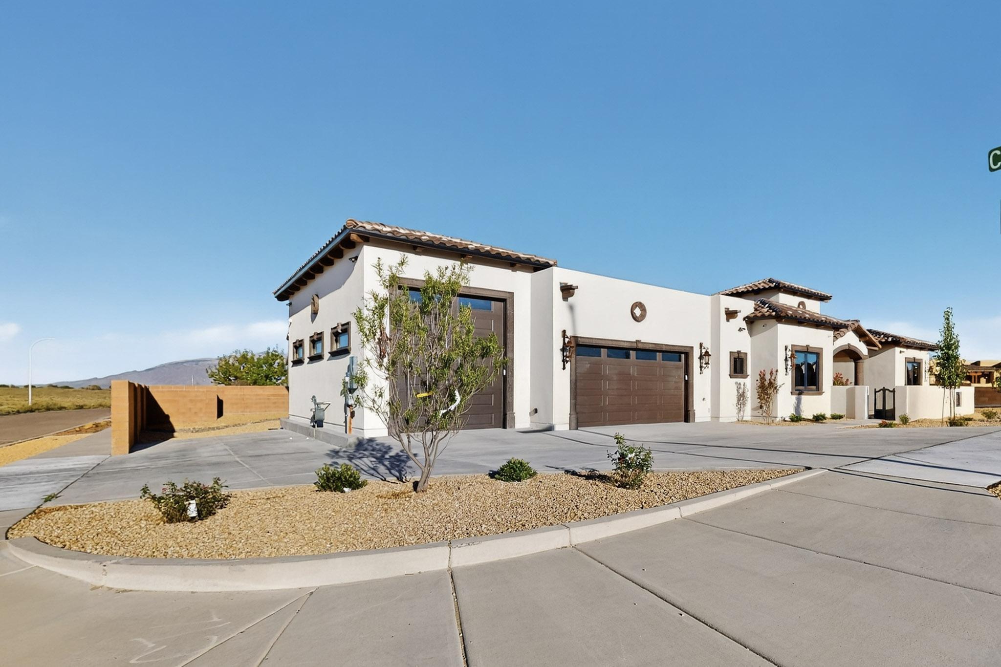 Photo 2 — 6224 Camino Alto Road NW