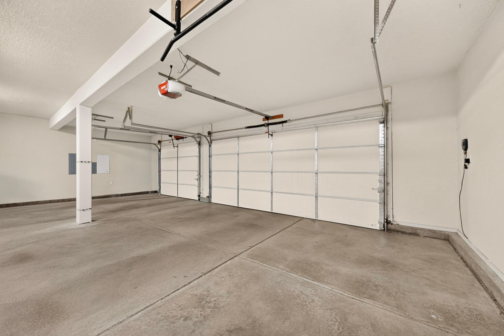 Photo 2 — 4632 Albany Court NW