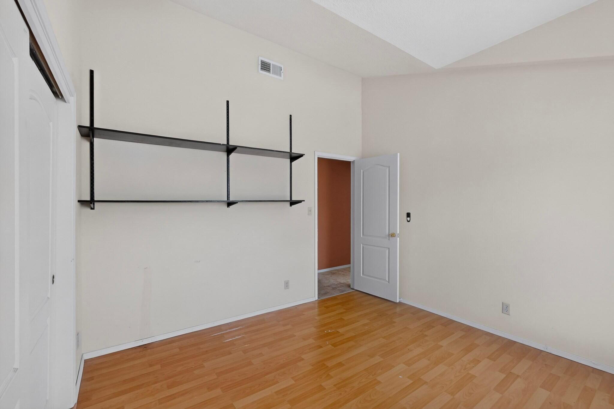 Photo 17 — 4910 La Nuez Court SE