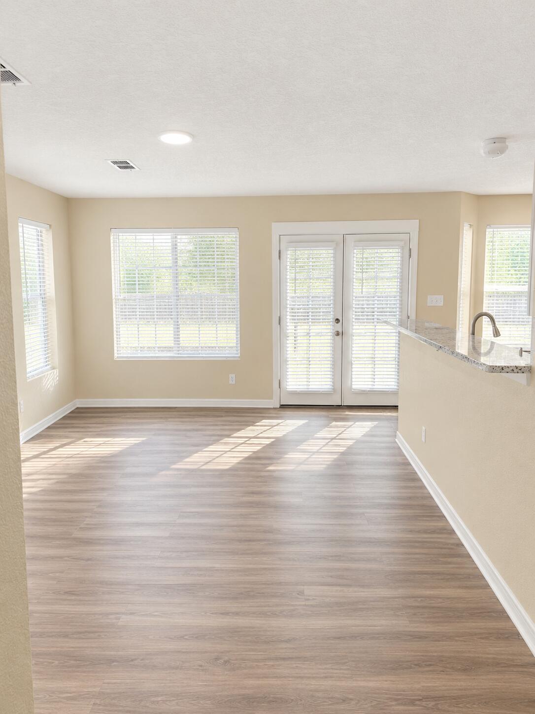 Photo 5 — 820 Brackett Drive SW
