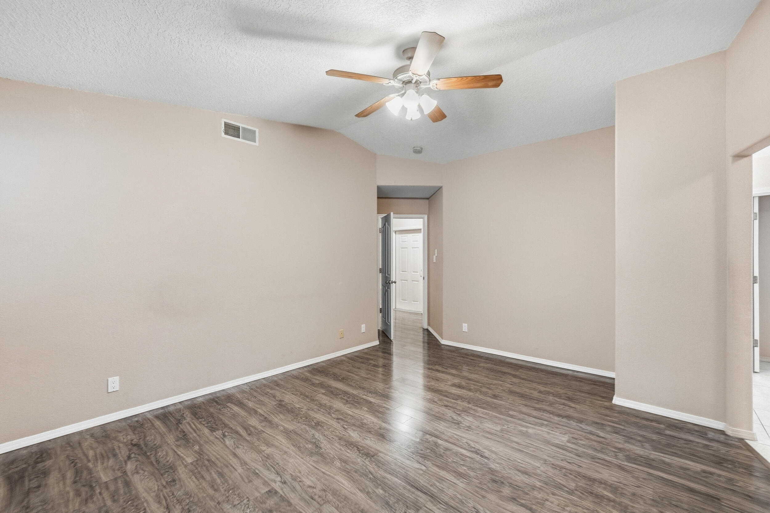 Photo 2 — 3133 Ashkirk Loop SE