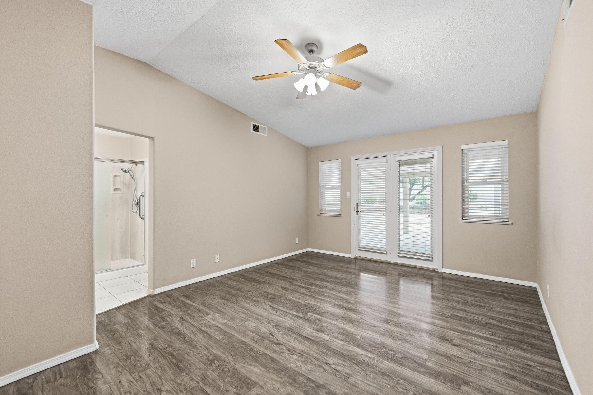 Photo 3 — 3133 Ashkirk Loop SE