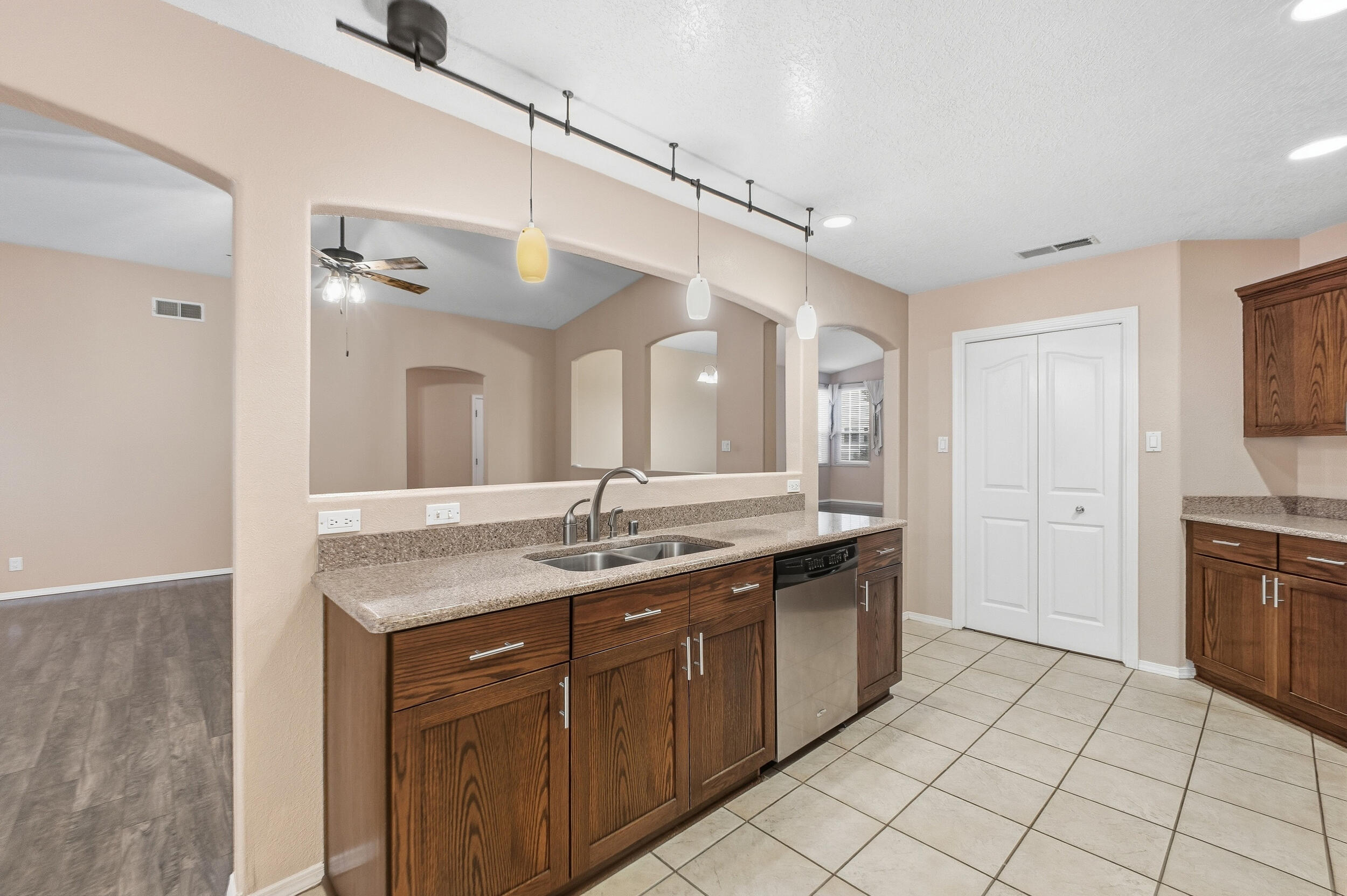 Photo 8 — 3133 Ashkirk Loop SE
