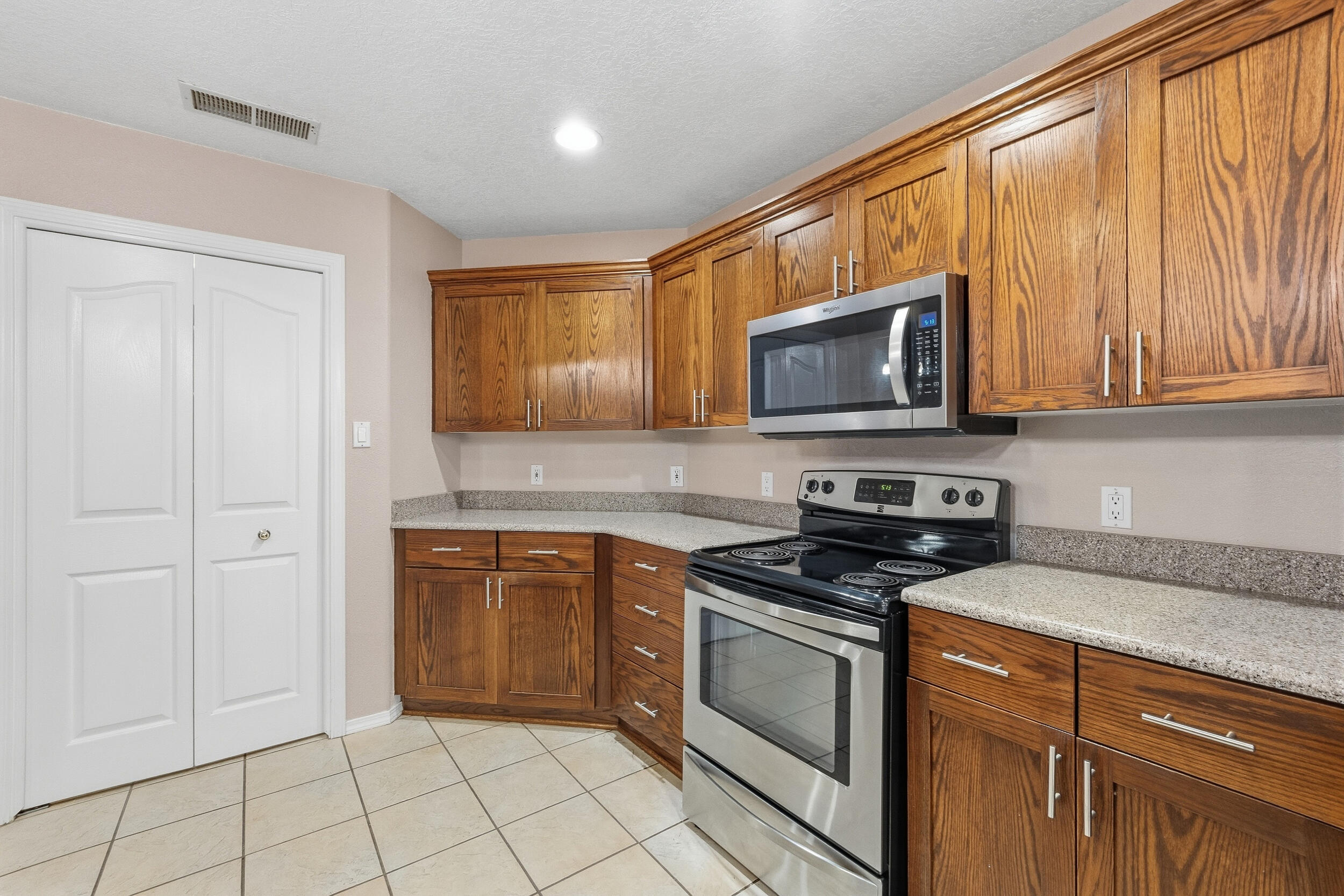 Photo 9 — 3133 Ashkirk Loop SE