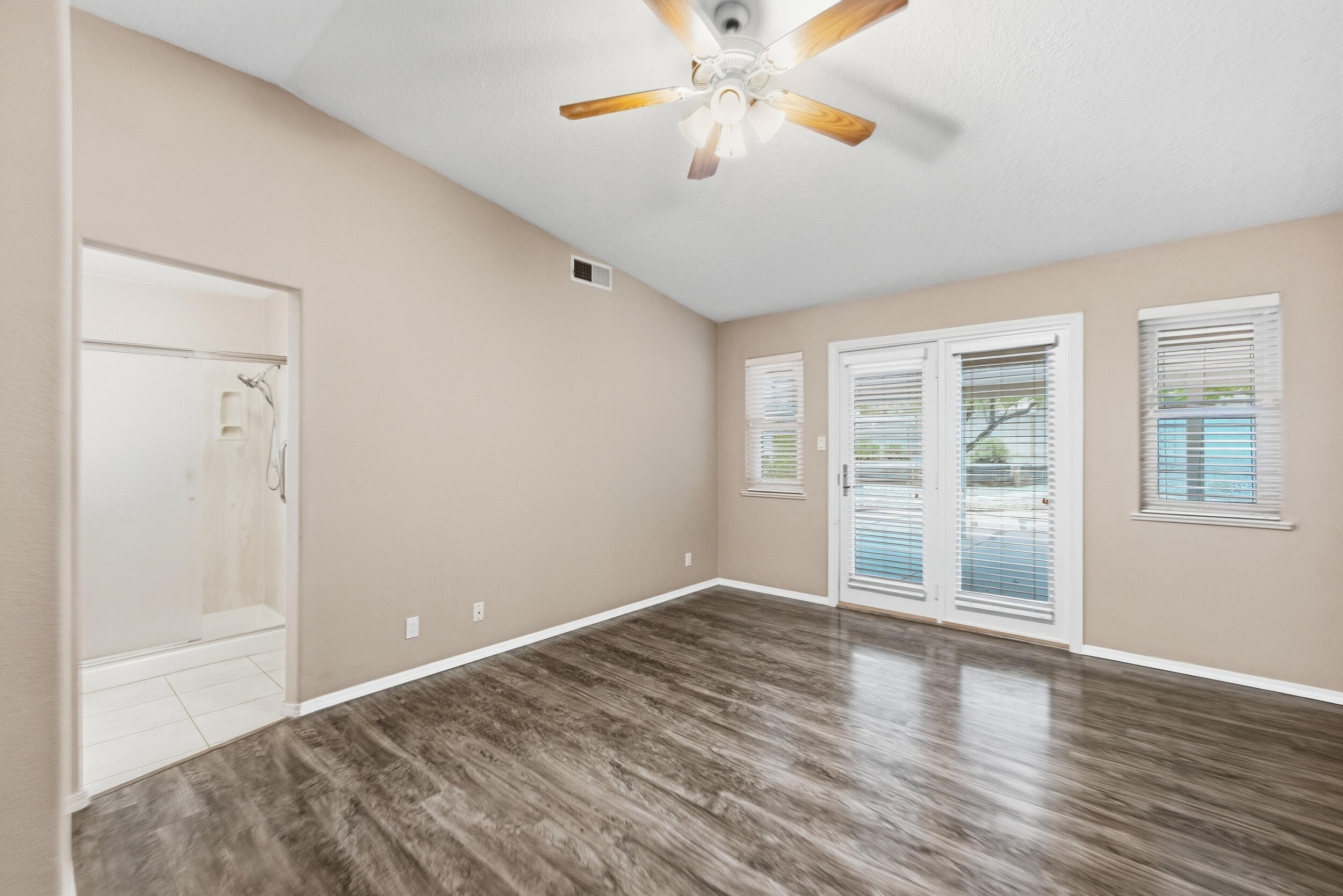 Photo 14 — 3133 Ashkirk Loop SE