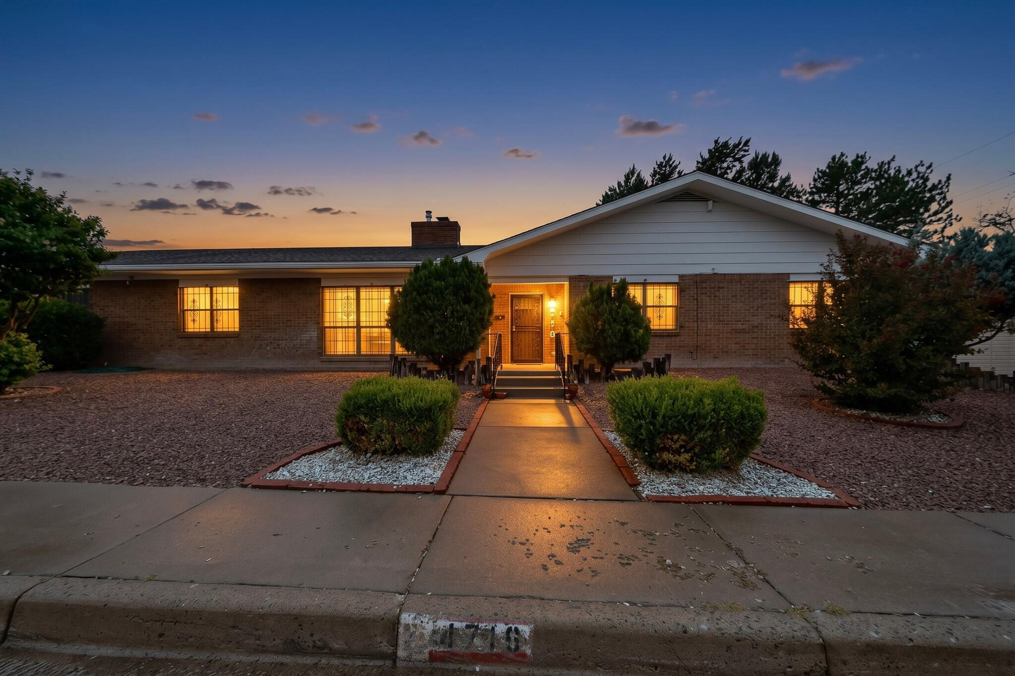 4716 Mountain Road NE, Albuquerque, NM 87110