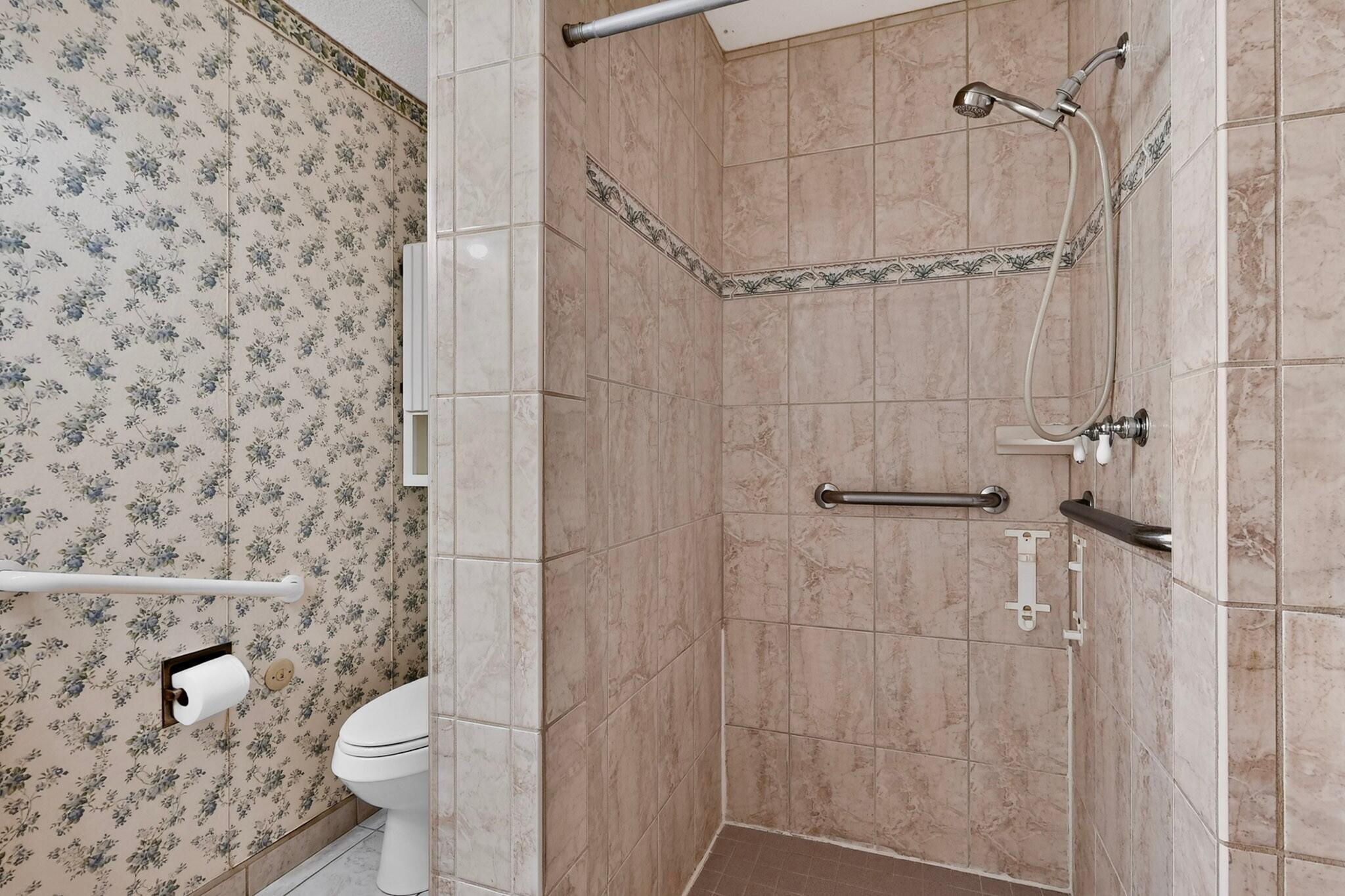 Photo 4 — 4716 Mountain Road NE