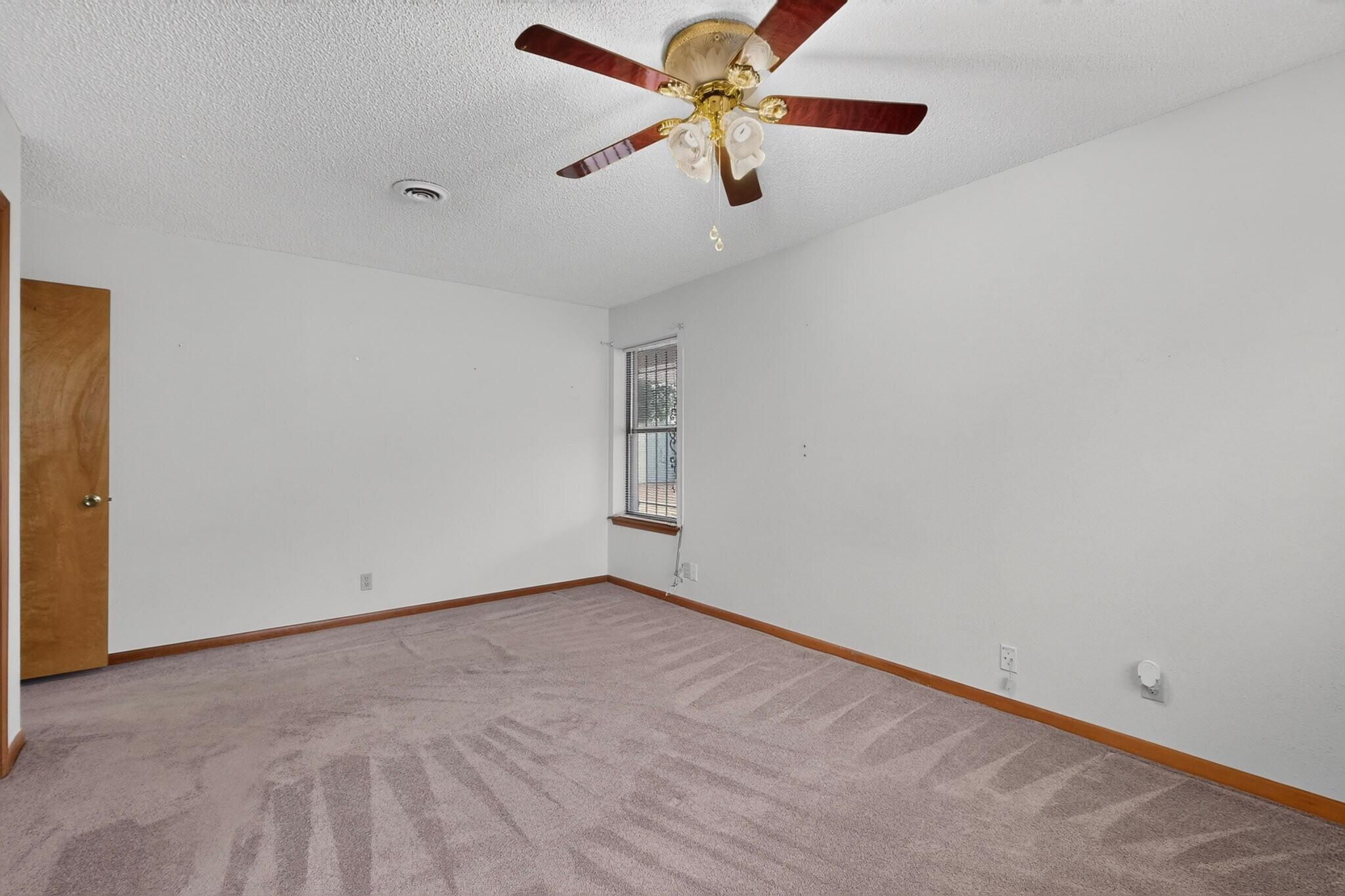 Photo 6 — 4716 Mountain Road NE