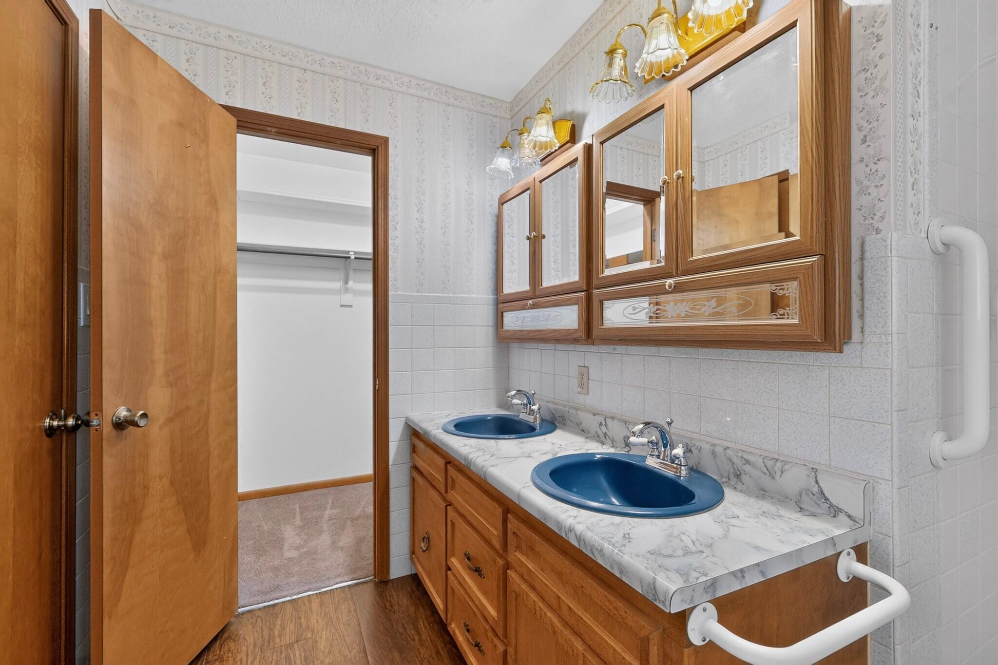 Photo 9 — 4716 Mountain Road NE