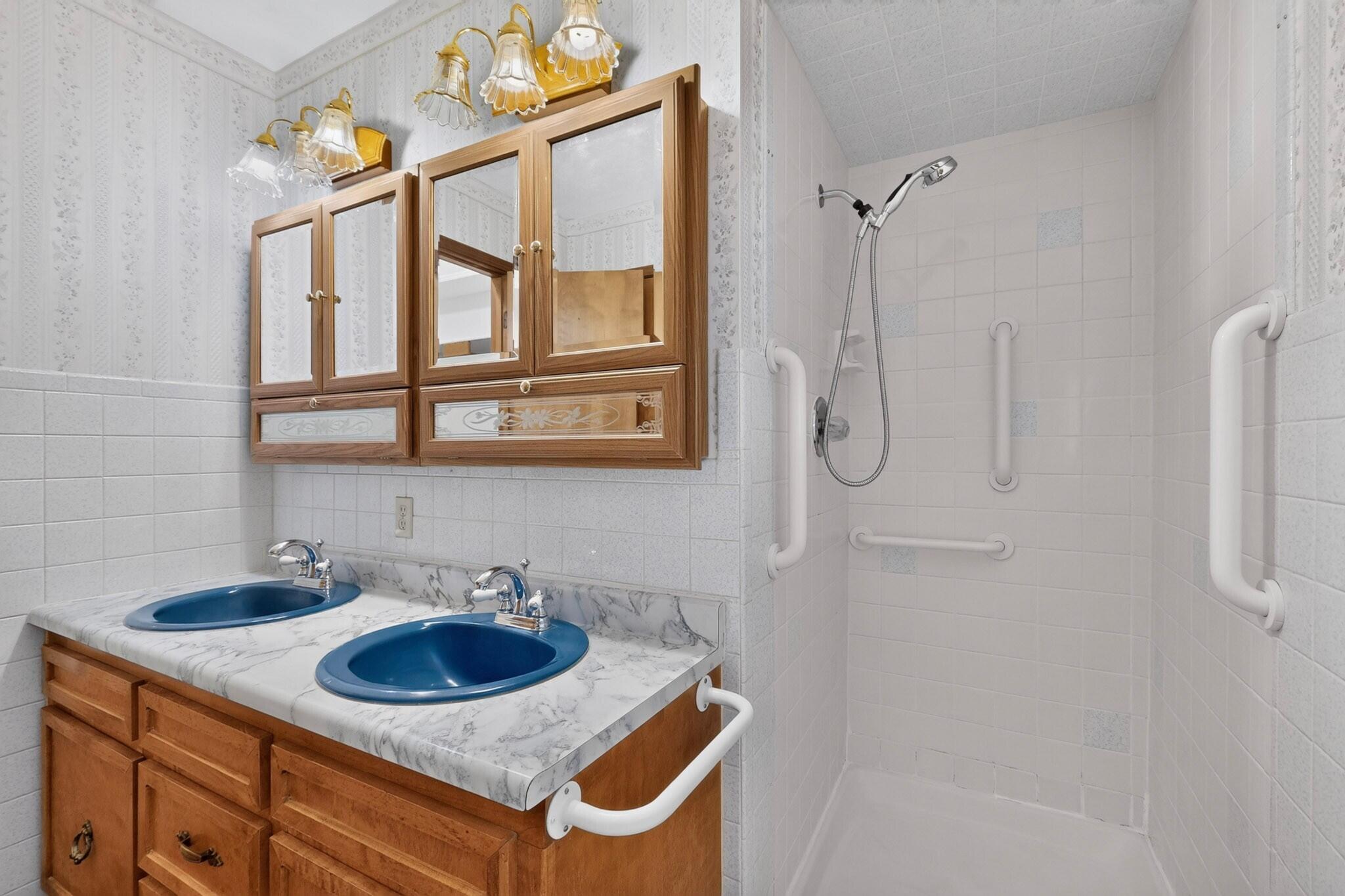 Photo 10 — 4716 Mountain Road NE