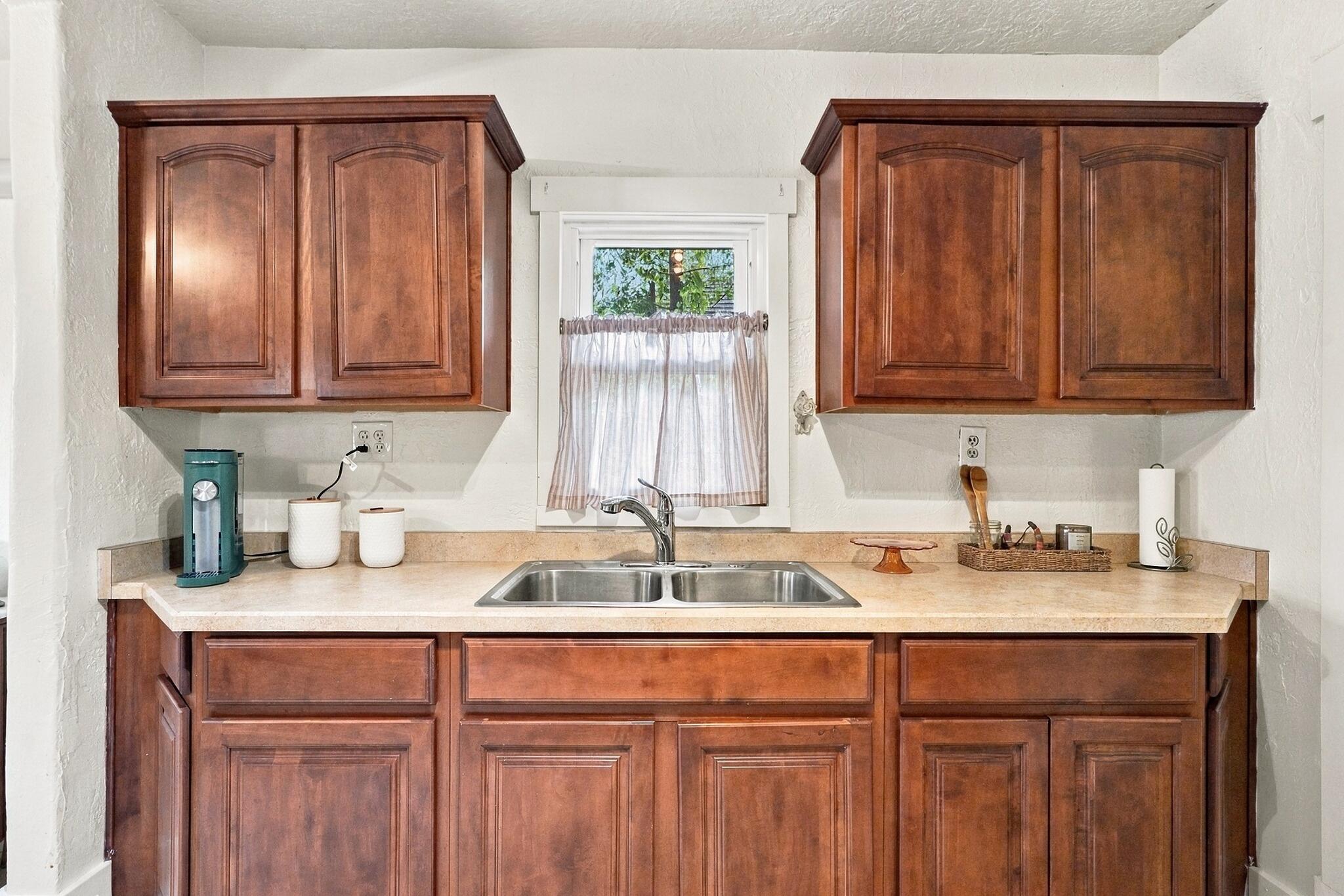 Photo 3 — 923 Arno Street SE