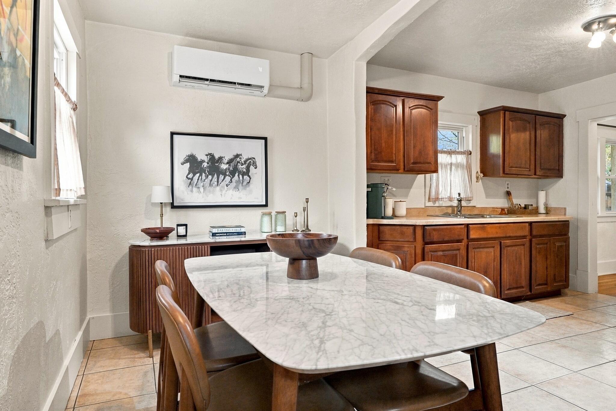 Photo 6 — 923 Arno Street SE