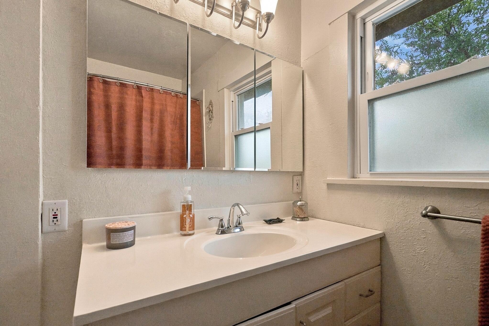 Photo 12 — 923 Arno Street SE