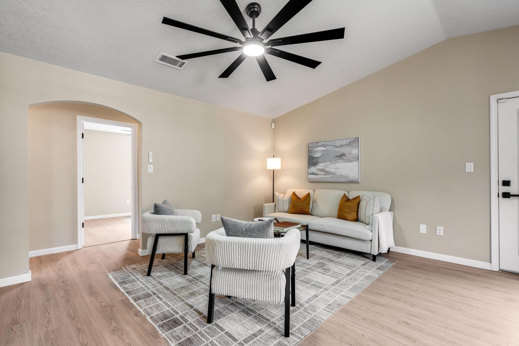 Photo 7 — 6419 Amberside Road NW