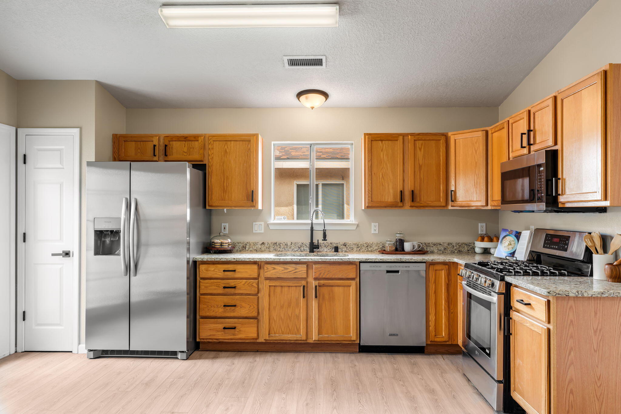 Photo 12 — 6419 Amberside Road NW