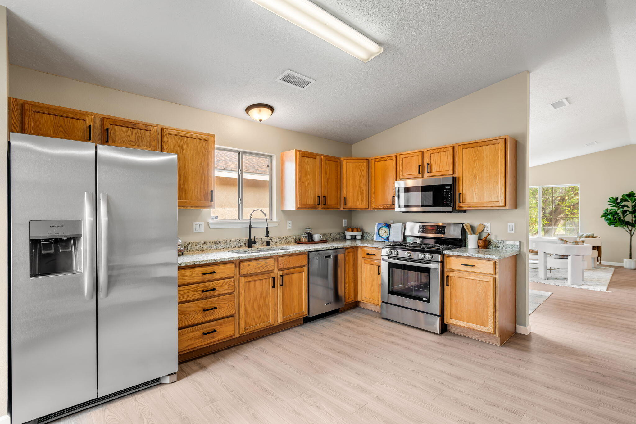 Photo 13 — 6419 Amberside Road NW