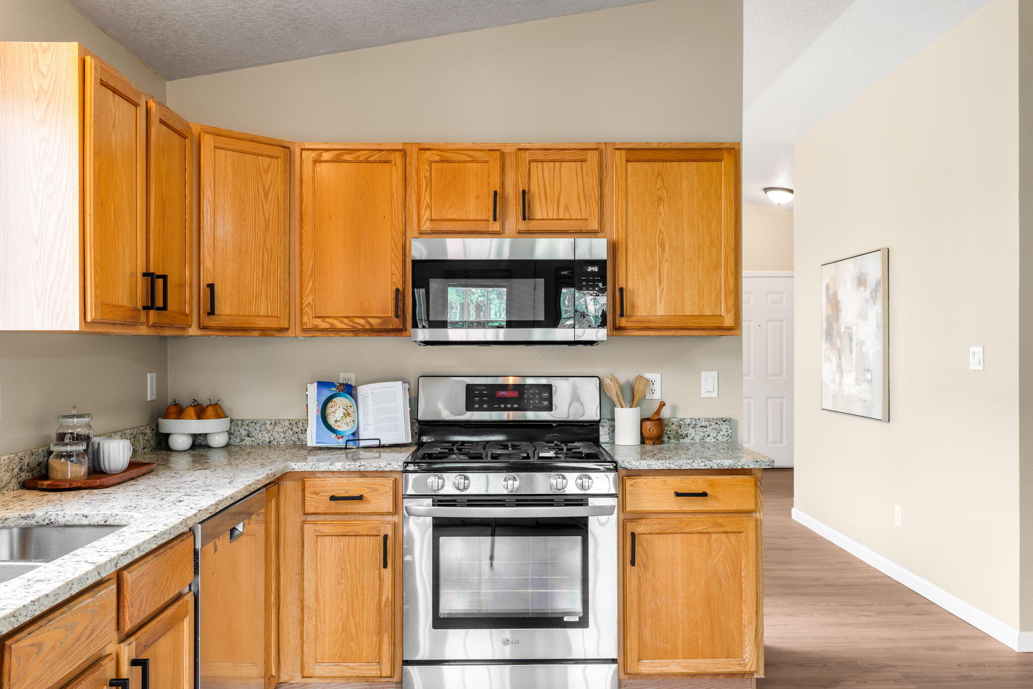 Photo 14 — 6419 Amberside Road NW