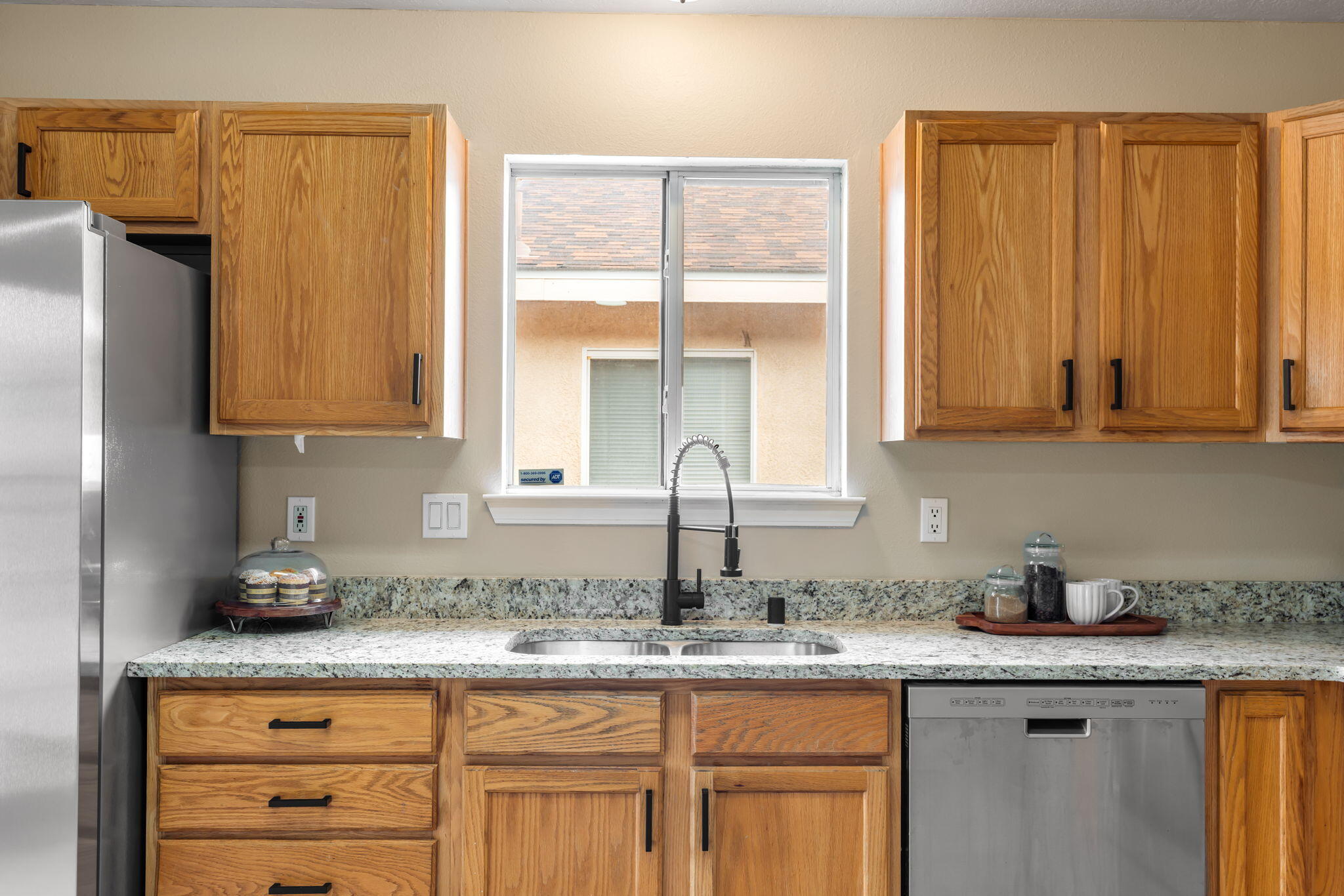 Photo 16 — 6419 Amberside Road NW