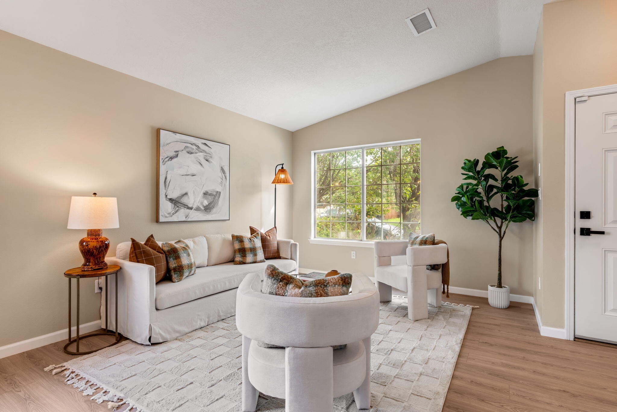 Photo 2 — 6419 Amberside Road NW
