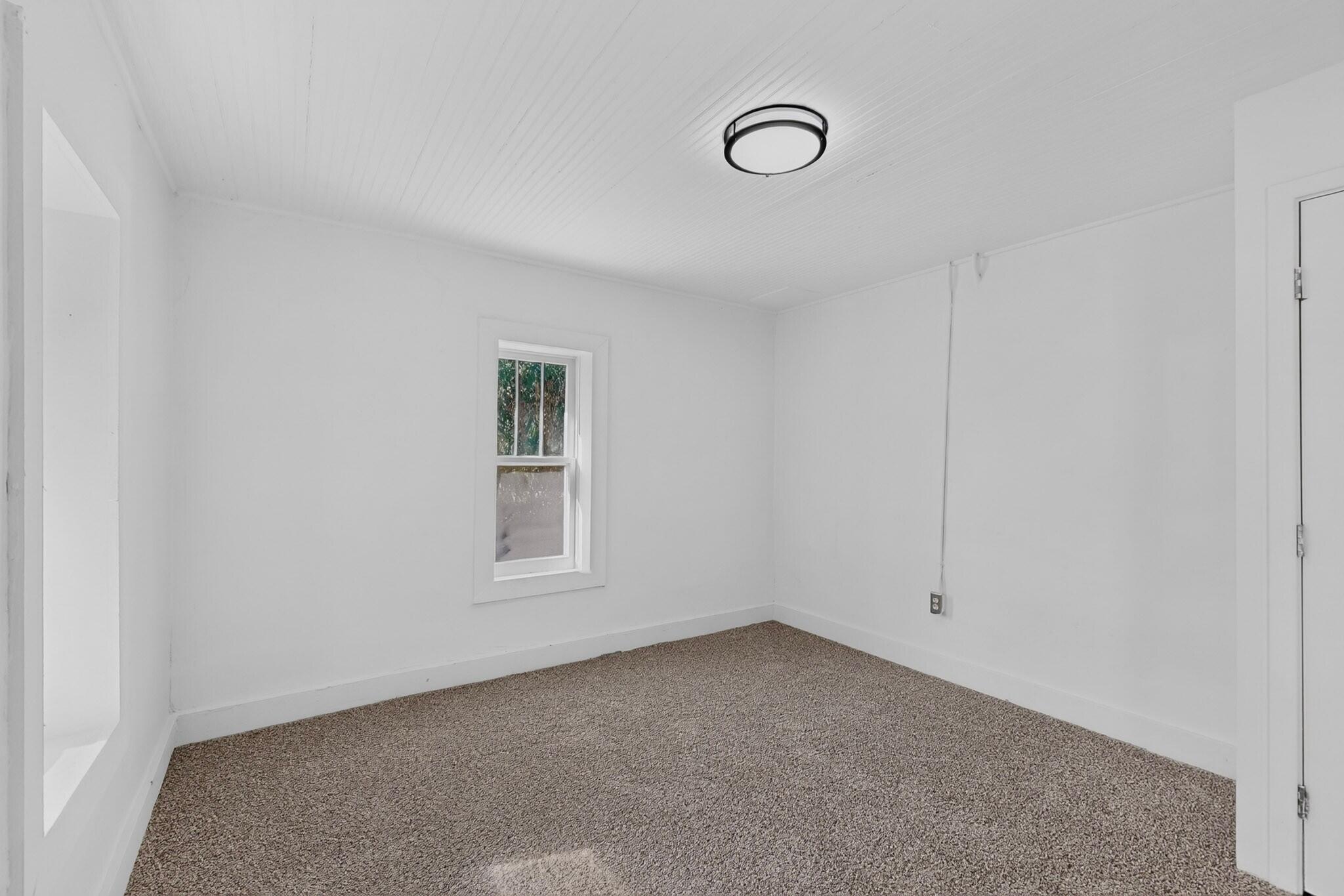 Photo 11 — 2327 William Street SE