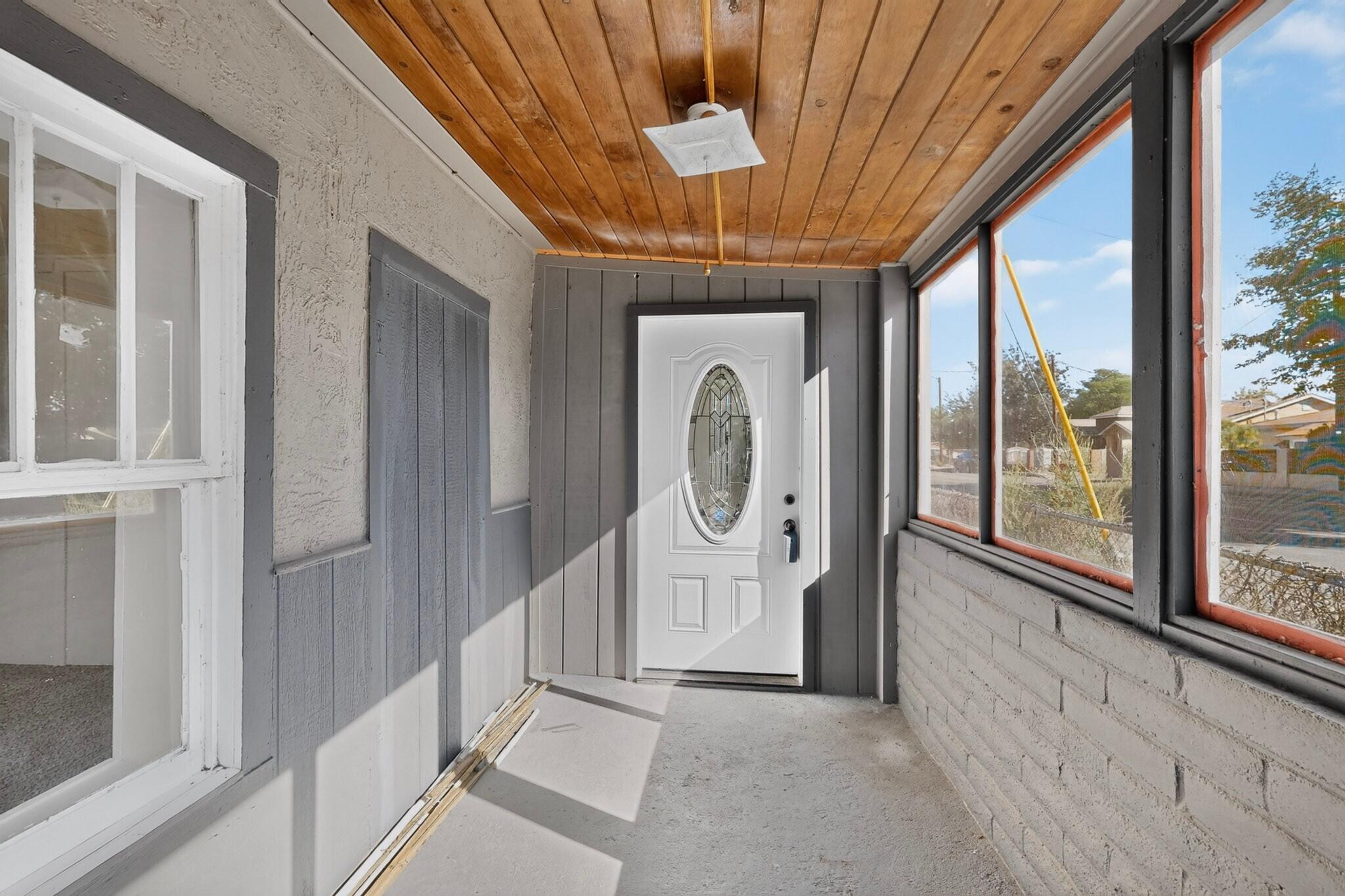 Photo 17 — 2327 William Street SE