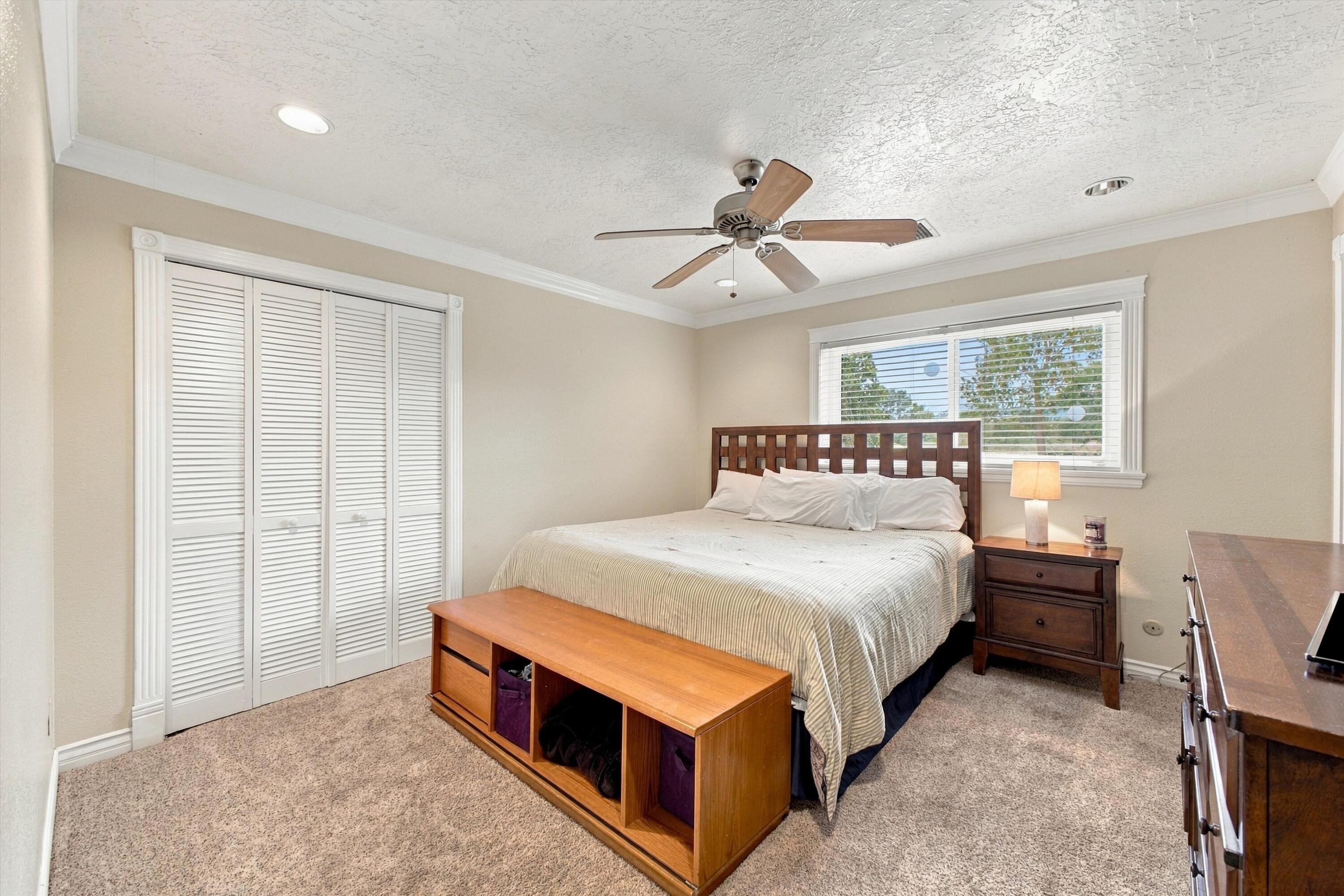 Photo 18 — 4722 Sherwood Street NE