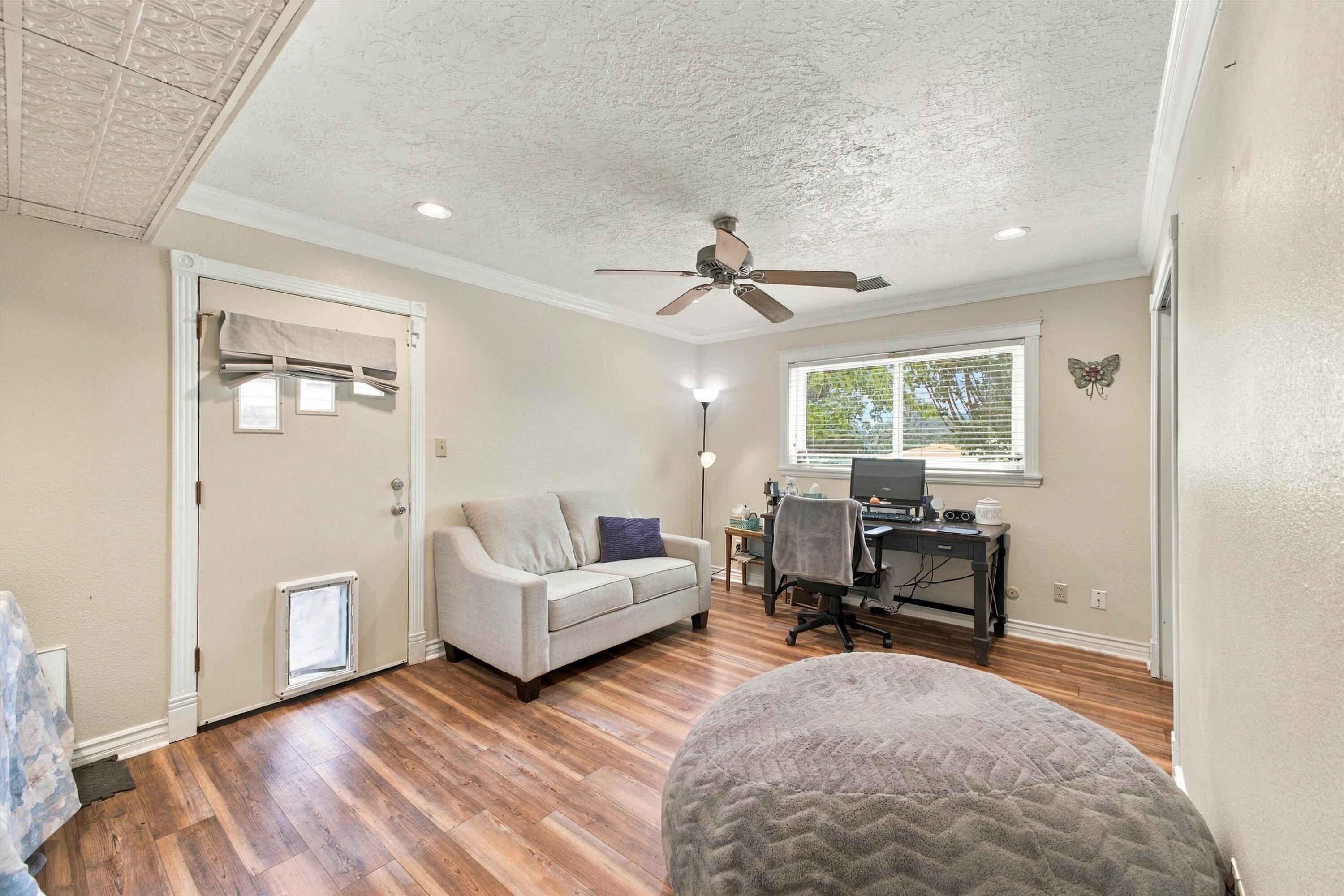 Photo 16 — 4722 Sherwood Street NE