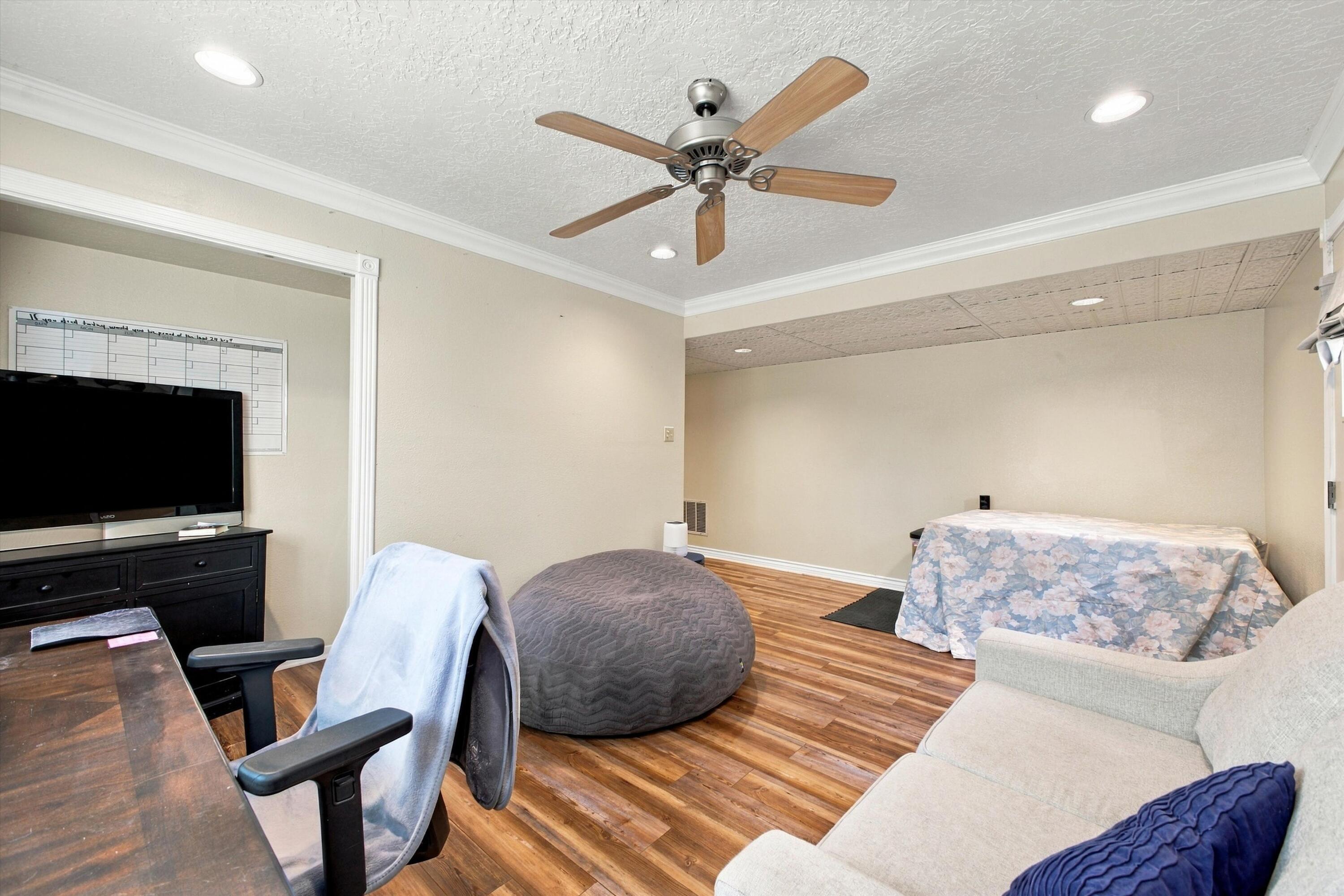 Photo 15 — 4722 Sherwood Street NE