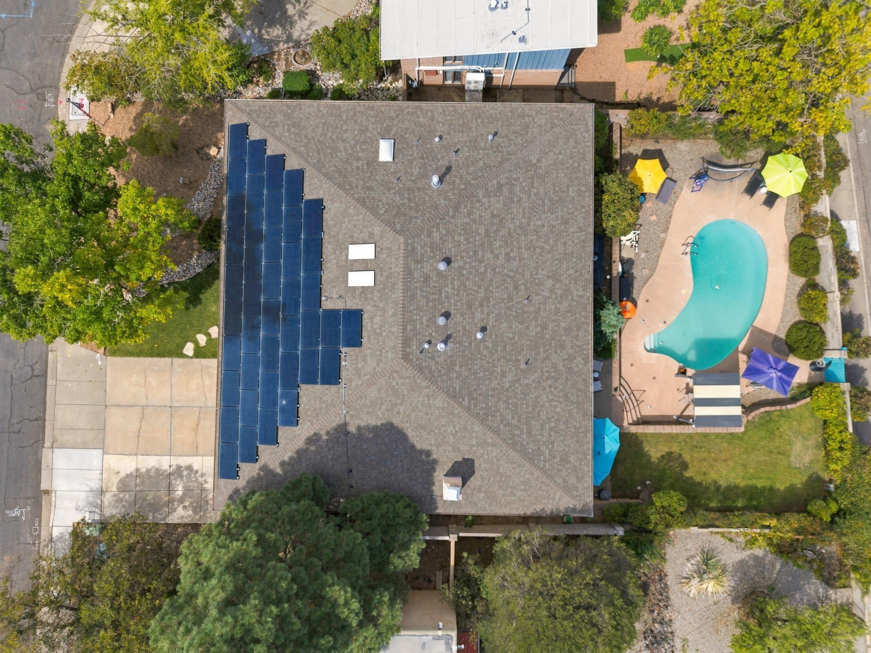 Photo 2 — 4722 Sherwood Street NE