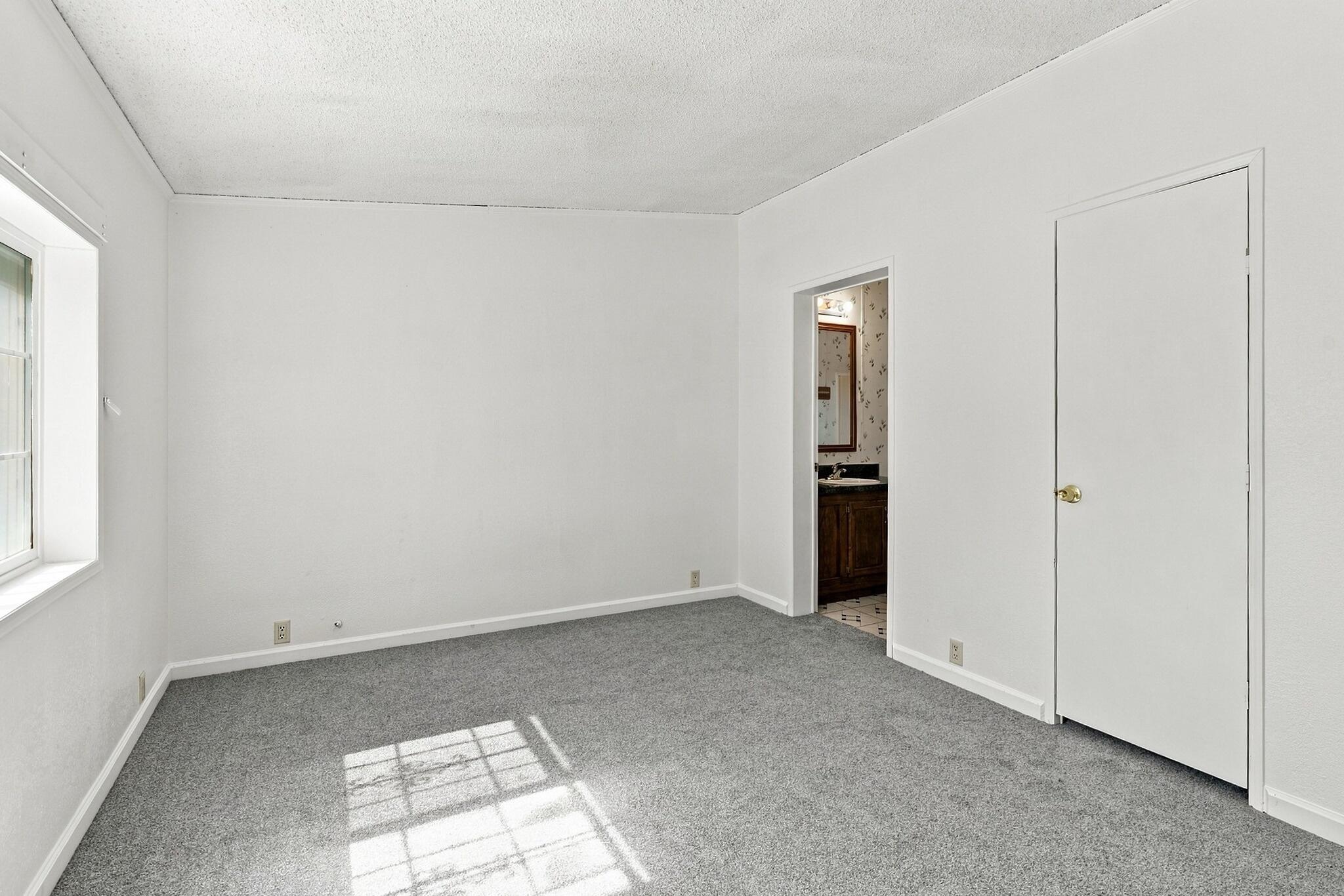 Photo 18 — 3033 Dona Juanita Drive SW