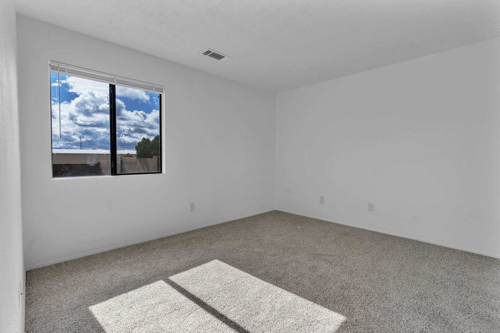 Photo 12 — 372 Pearl Drive NE