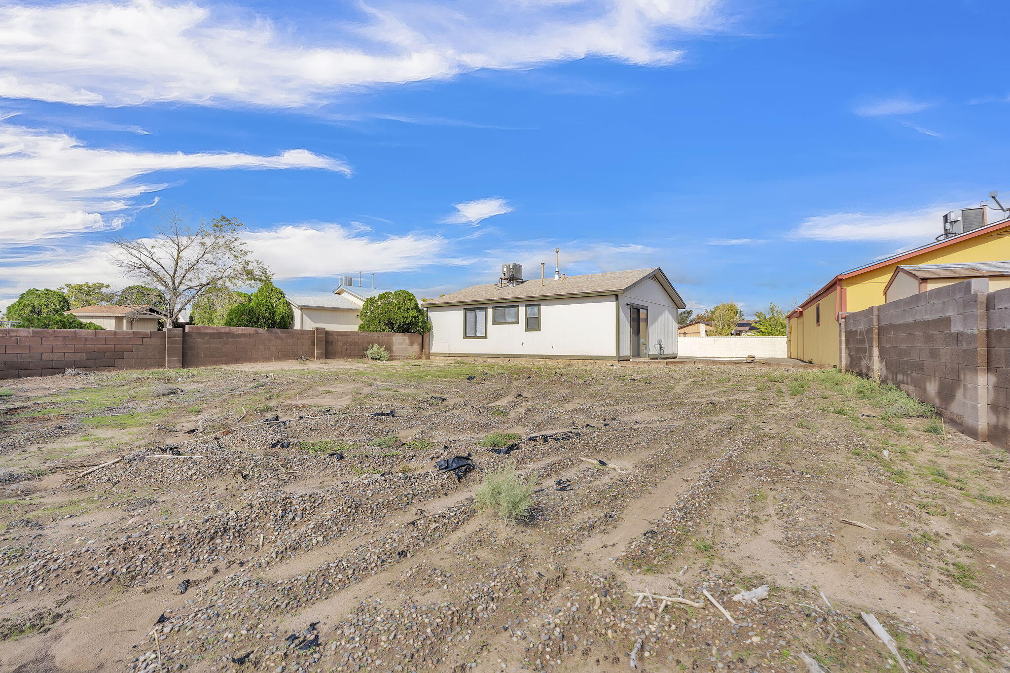 Photo 7 — 372 Pearl Drive NE