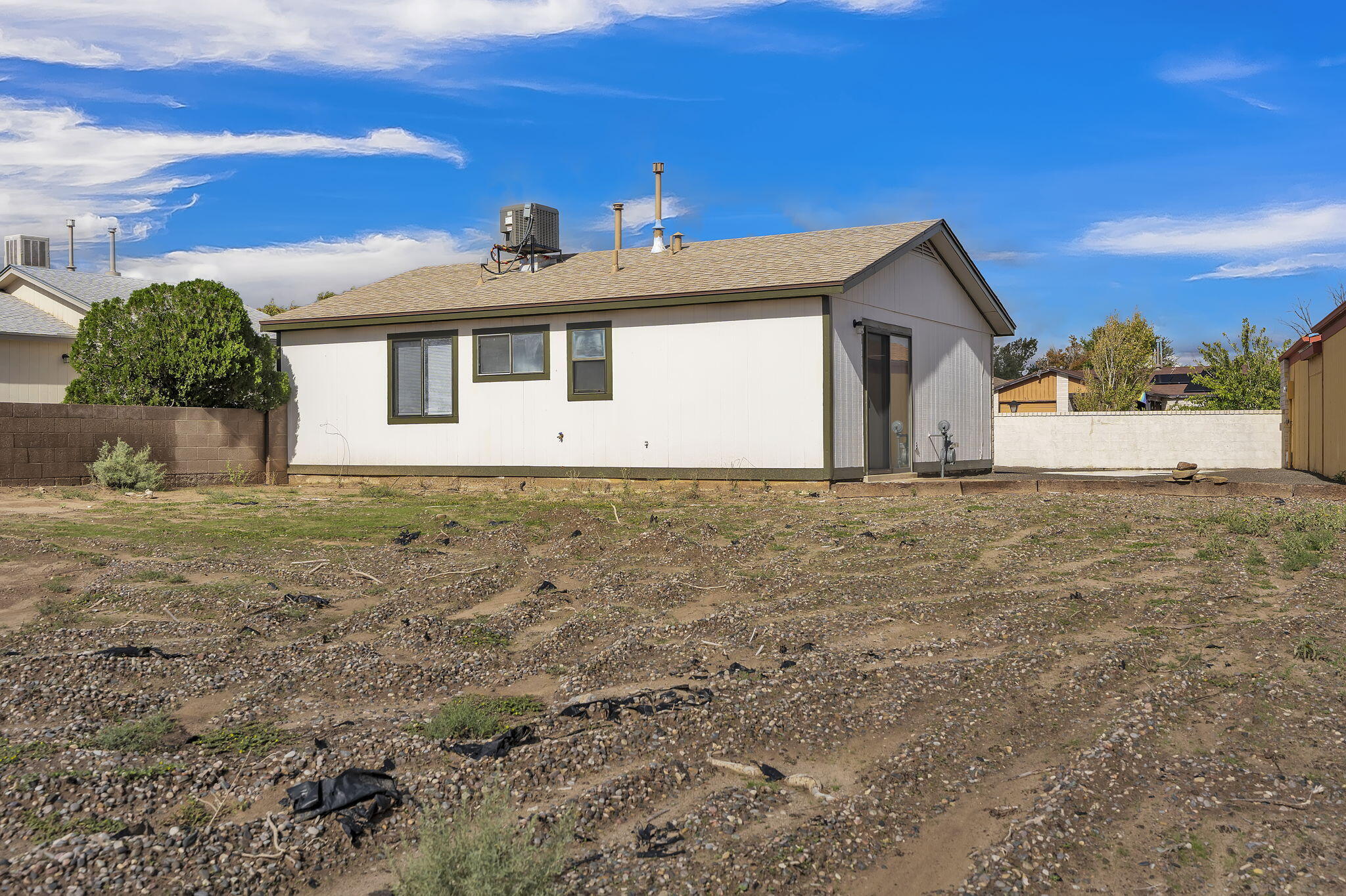 Photo 6 — 372 Pearl Drive NE