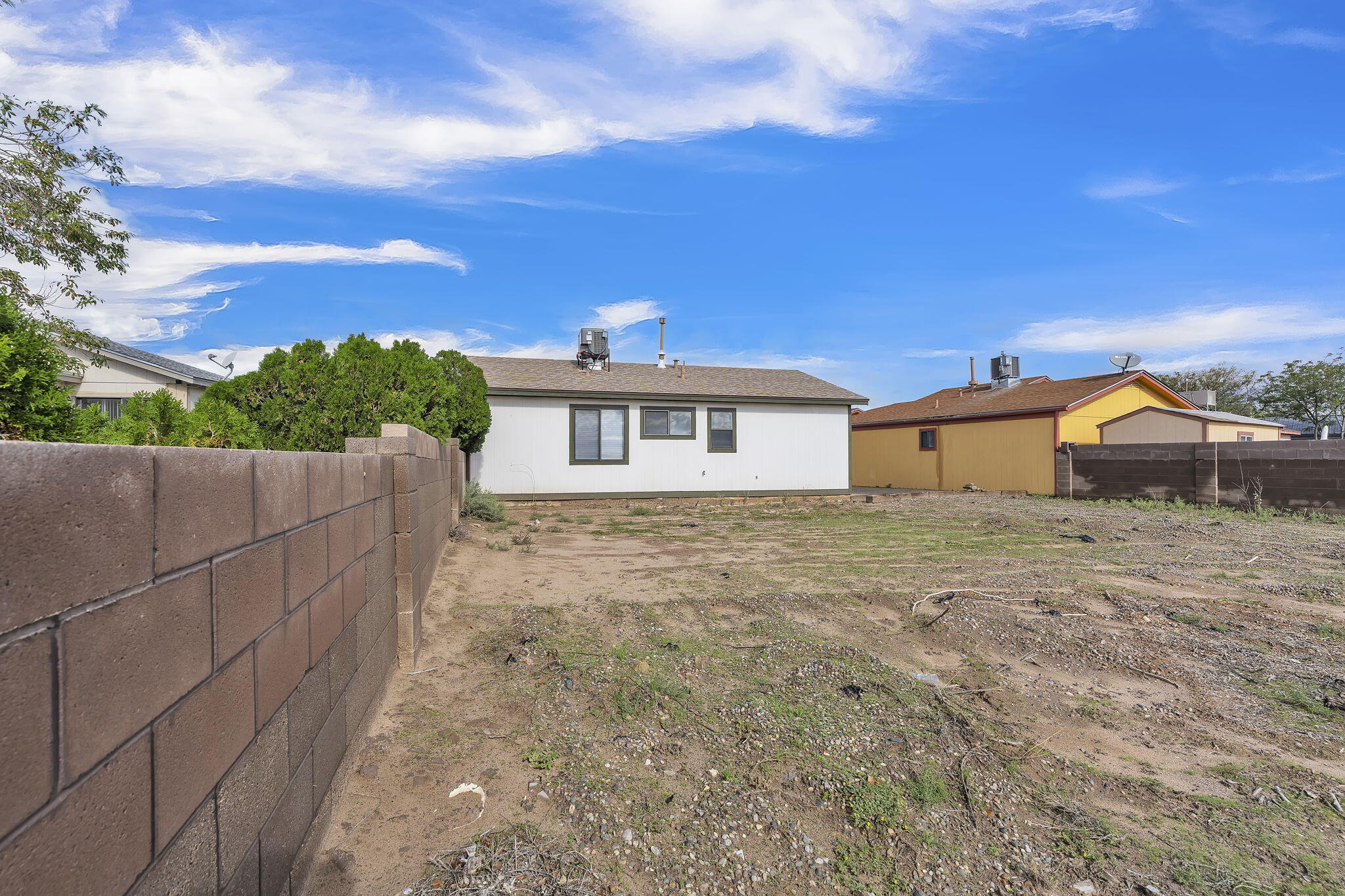 Photo 4 — 372 Pearl Drive NE