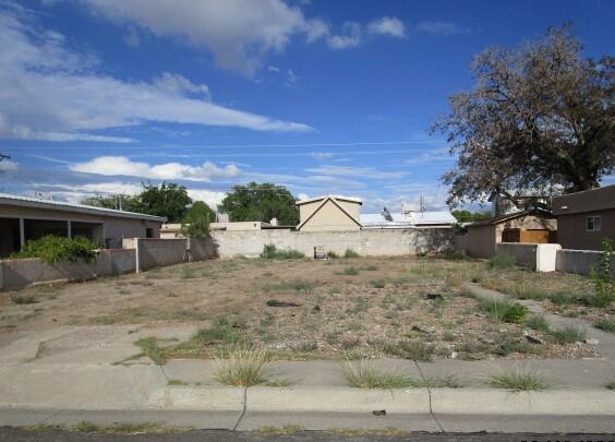 452 60th Street NW, Albuquerque, NM 87105