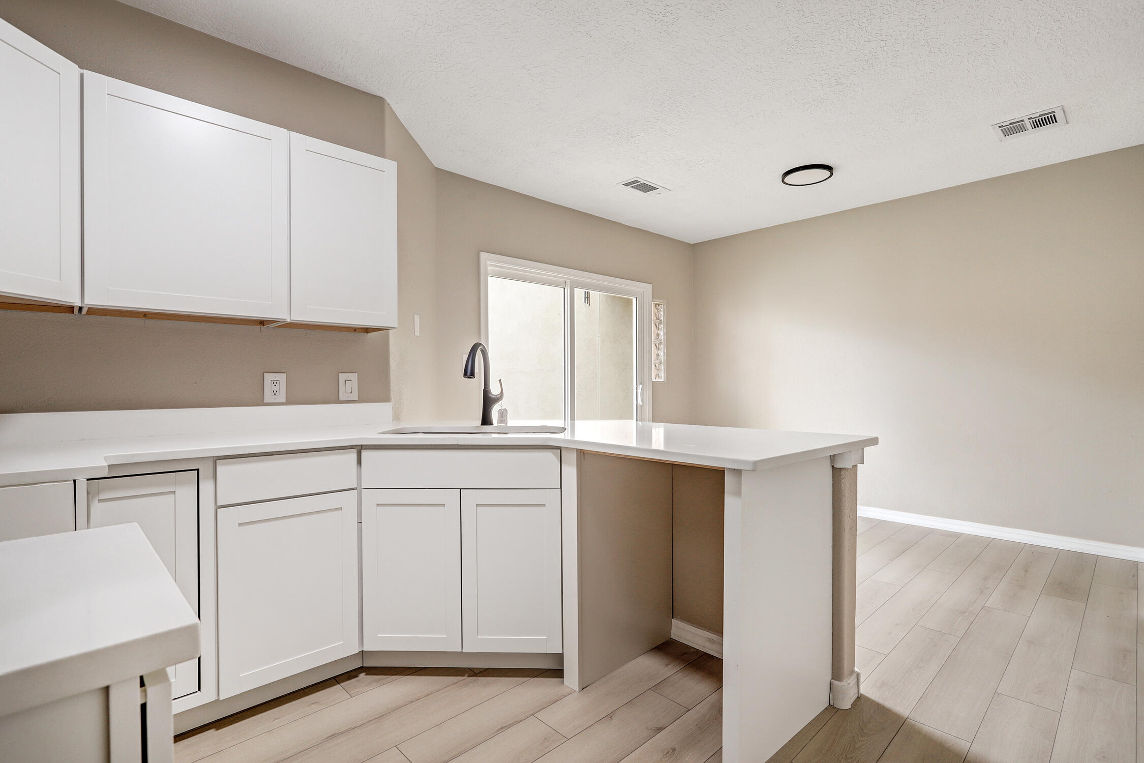 Photo 12 — 4211 Pitt Street NE UNIT 10