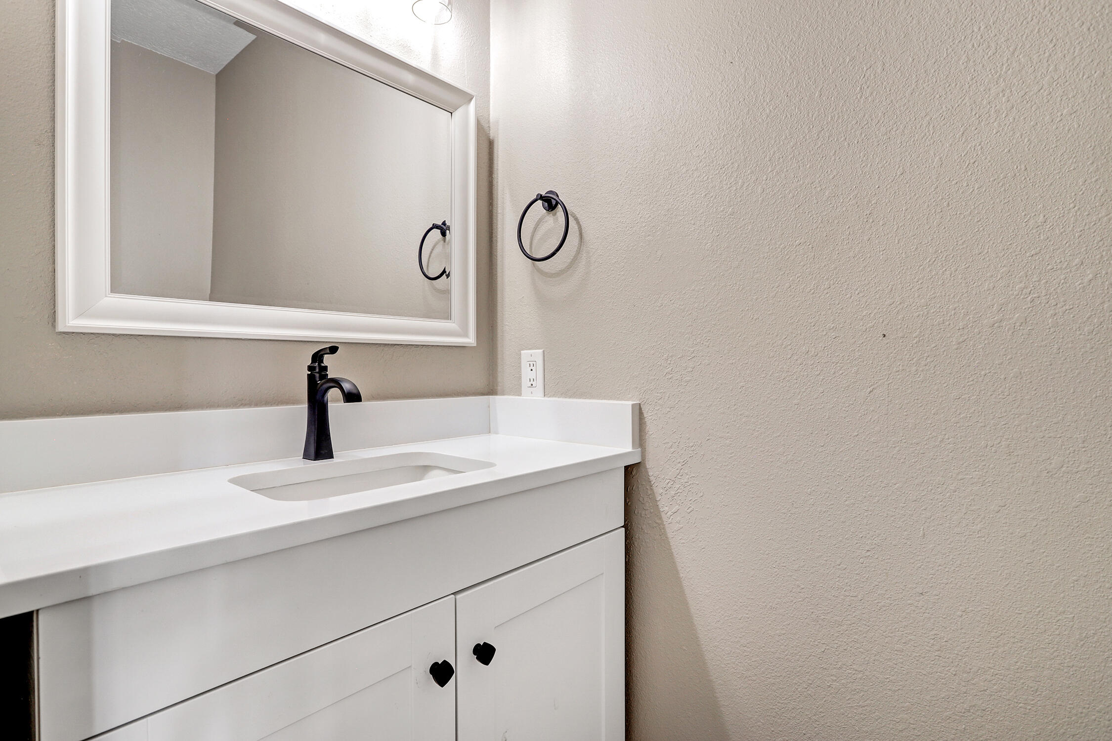 Photo 13 — 4211 Pitt Street NE UNIT 10